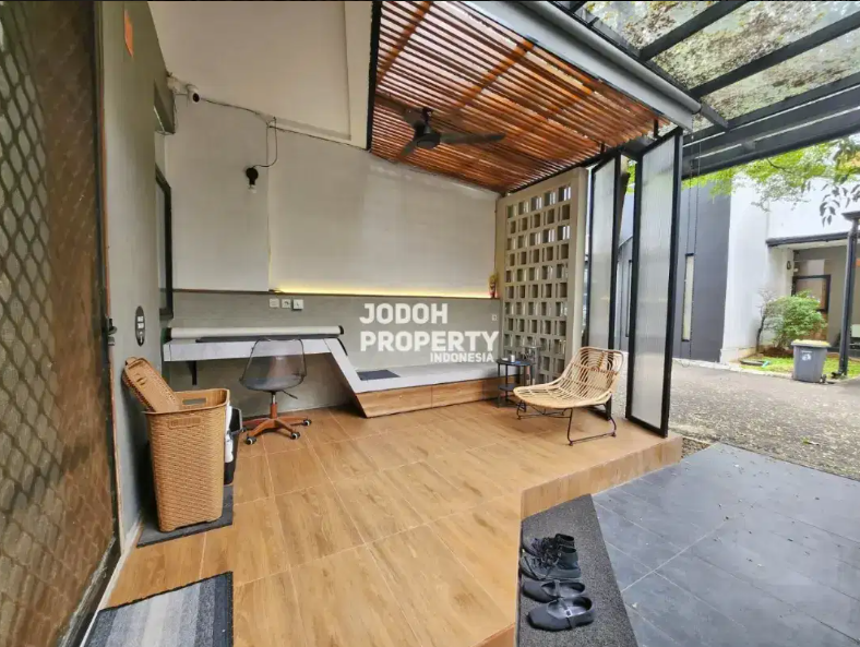 Jual Rumah Semi Furnished Di Rempoa Dekat MRT Lebak Bulus